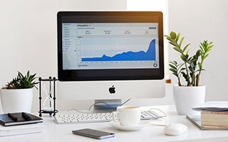 米兰体育在线-体育科技创业：新兴企业如何重塑足球产业，体育产业中足球职业化发展的建议与对策